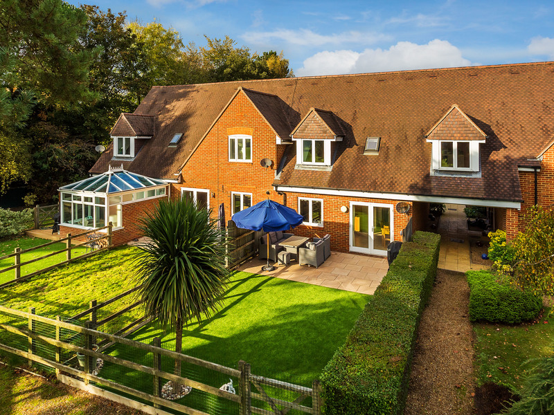 4 Bed House End Terrace For Sale in Reigate