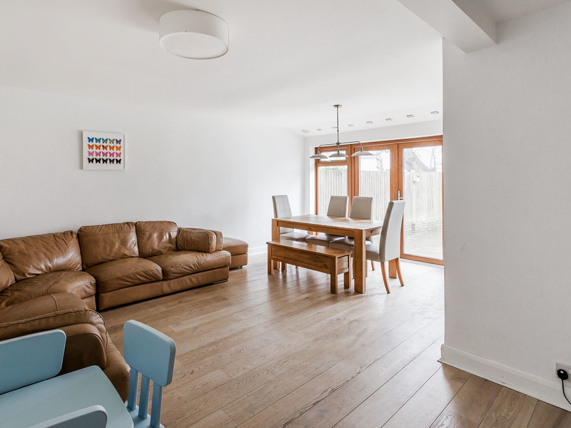 4 bed House - Detached For Sale in Coulsdon, Surrey - 3