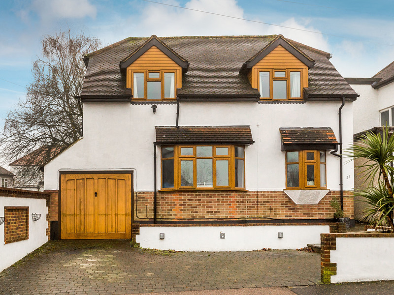 4 Bed House Detached For Sale in Coulsdon