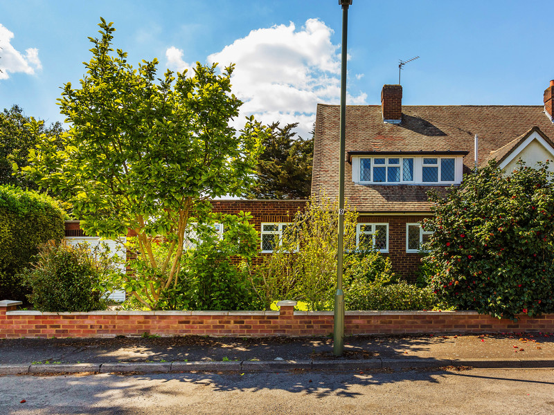 4 bed House - Semi For Sale in Walton-On-Thames, Surrey - 3