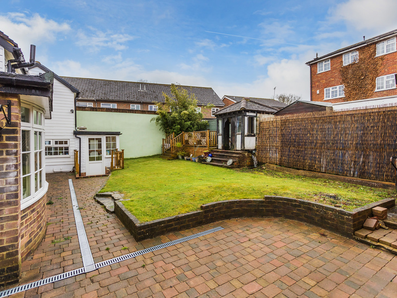 4 bed House - Semi For Sale in Tadworth, Surrey