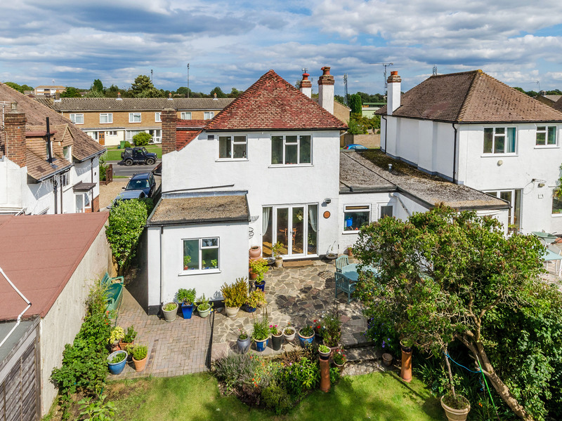 4 Bed House Detached For Sale in Tadworth