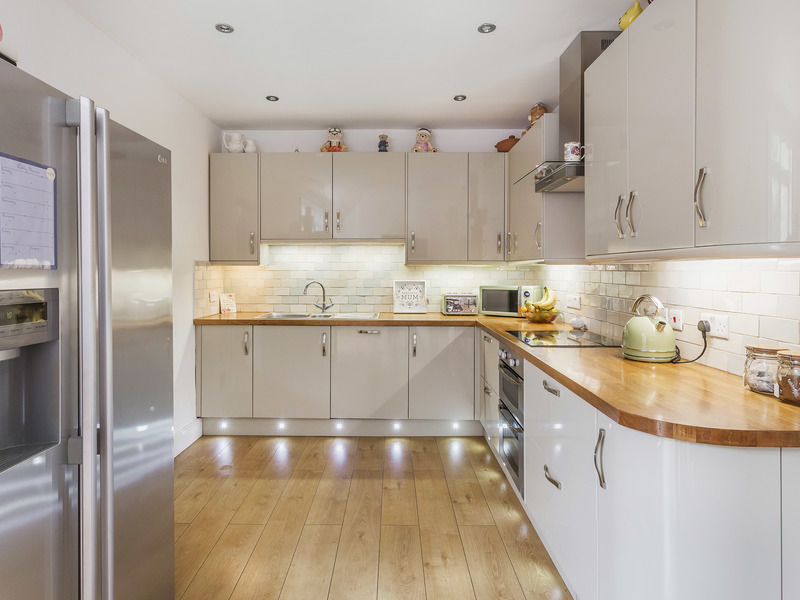 3 bed House - Semi For Sale in Sutton, Surrey - 3