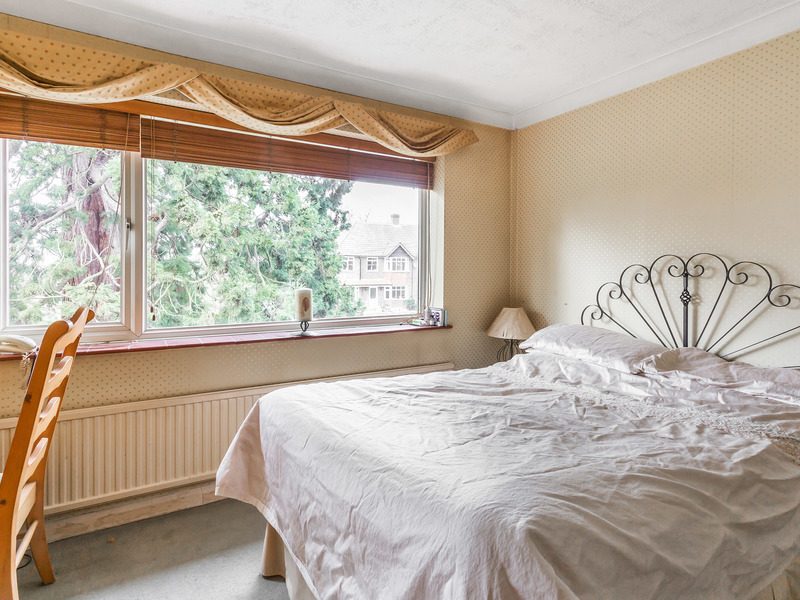 3 Bed House Semi For Sale in Reigate