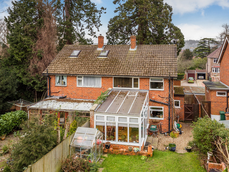 3 Bed House Semi For Sale in Reigate