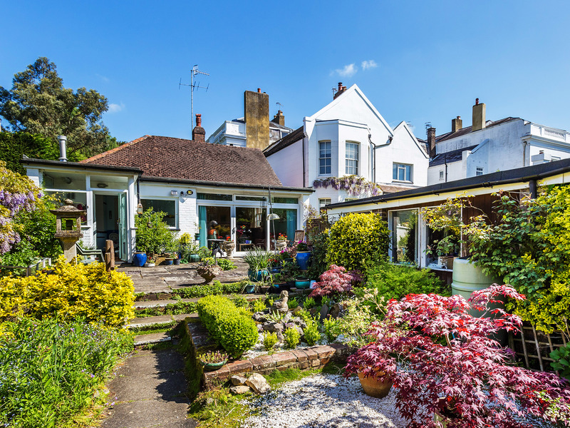 3 Bed Bungalow Detached For Sale in Buckland