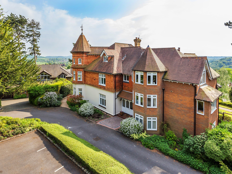 3 Bed Apartment For Sale in Guildford