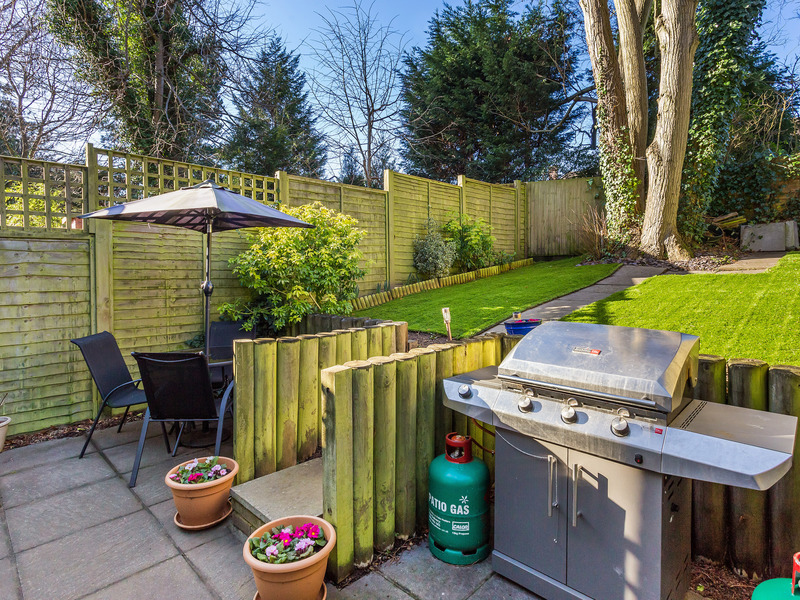 4 bed House - Townhouse For Sale in Redhill, Surrey - 3