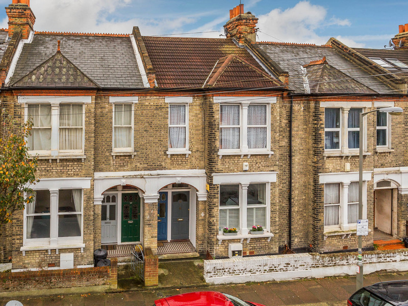 2 Bed Apartment For Sale in Caterham