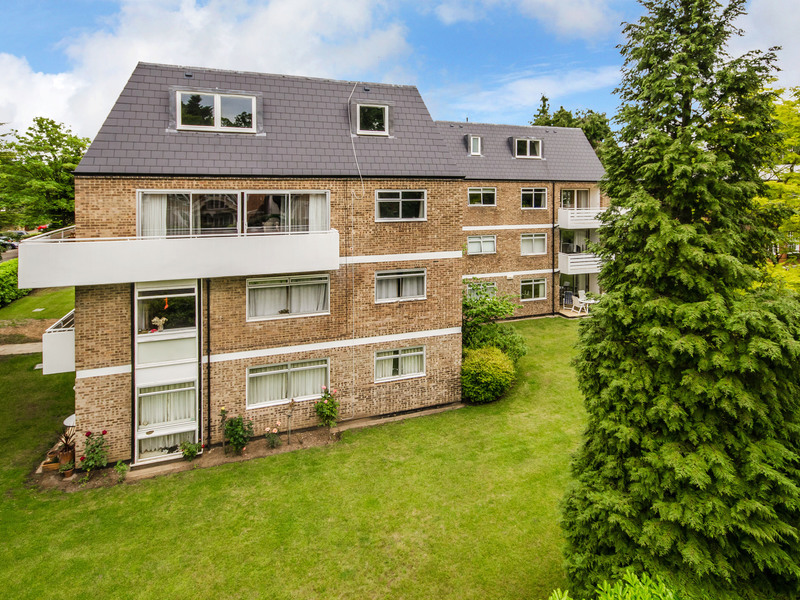 2 Bed Apartment For Sale in Weybridge