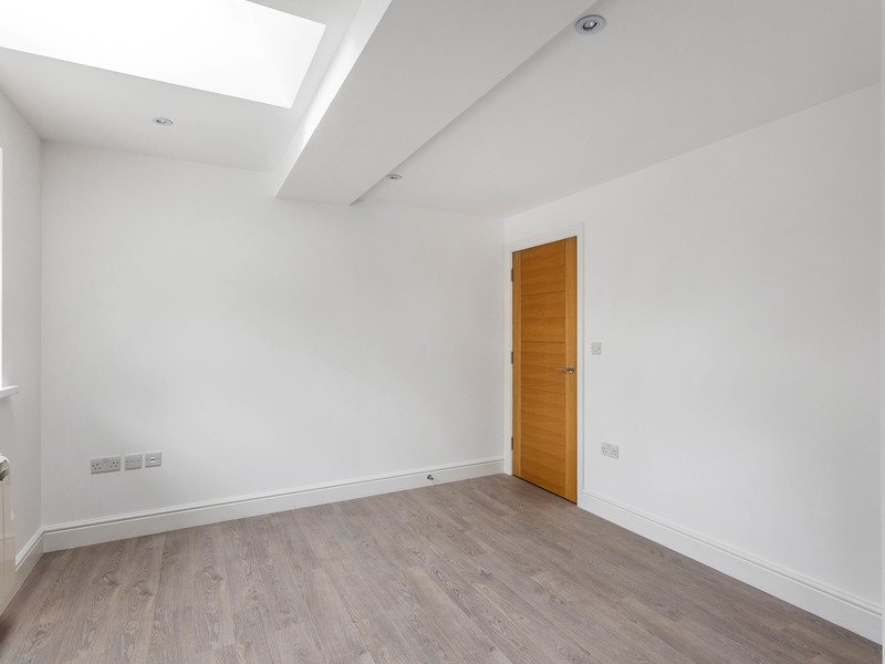 2 bed Apartment For Sale in Redhill, Surrey - 3