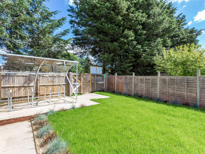 2 bed Apartment For Sale in Redhill, Surrey