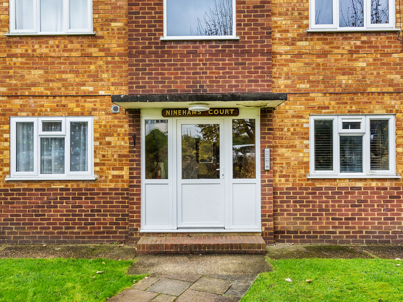2 bed Apartment For Sale in Caterham, Surrey