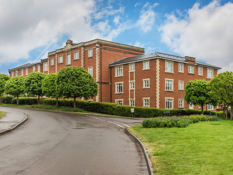 2 bed Apartment For Sale in Redhill, Surrey