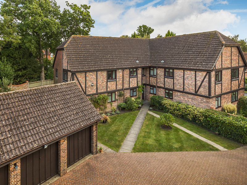 2 bed Apartment For Sale in Pulborough, West Sussex - 2