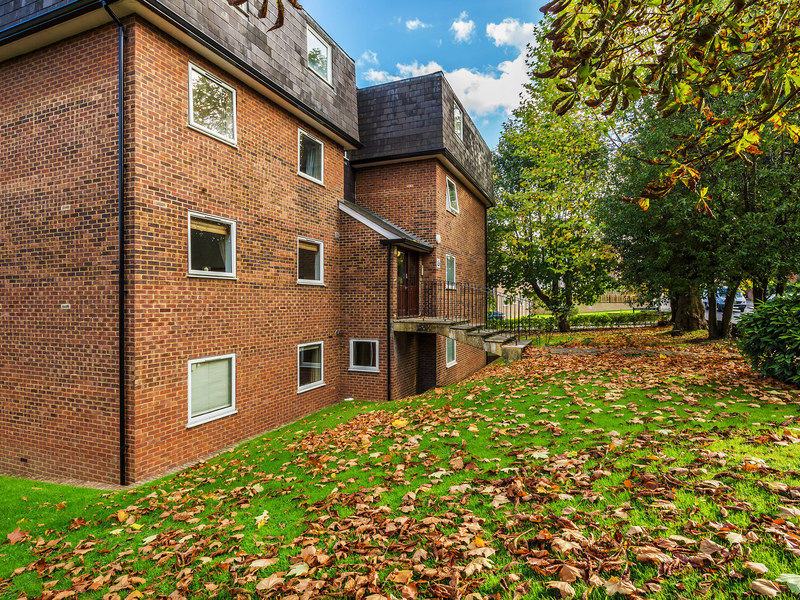 2 bed Apartment For Sale in Redhill, Surrey - 3