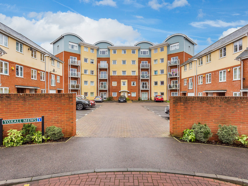 2 bed Apartment For Sale in Redhill, Surrey