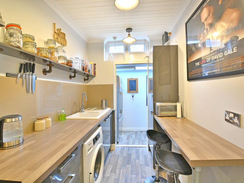 1 bed Apartment For Sale in Billingshurst, West Sussex - 2