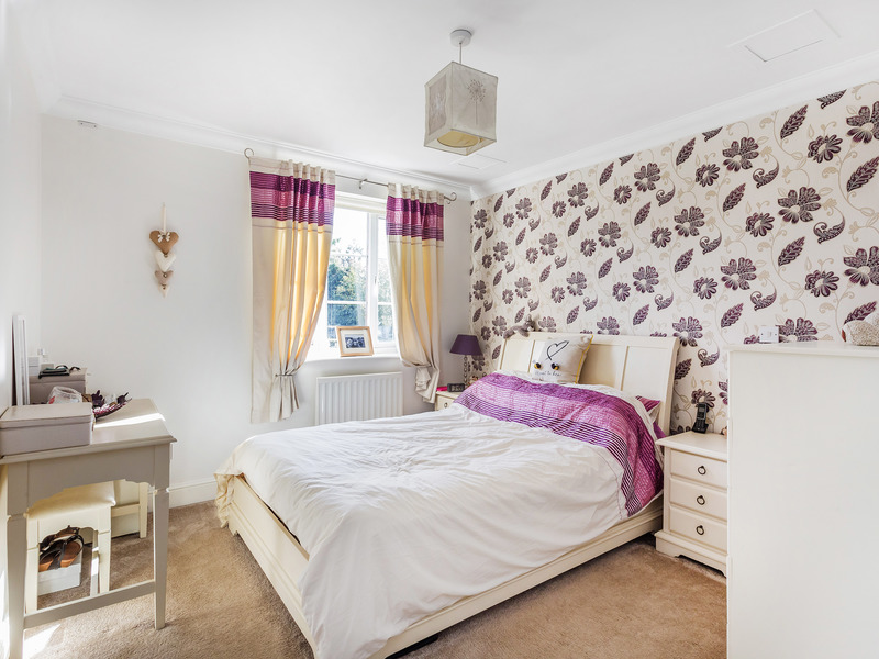 1 bed Apartment For Sale in Redhill, Surrey - 2