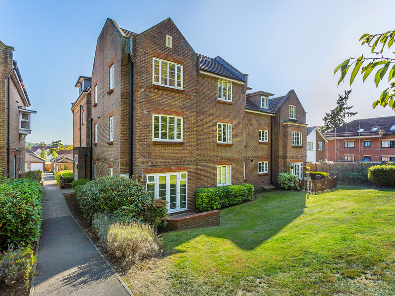 1 bed Apartment For Sale in Redhill, Surrey
