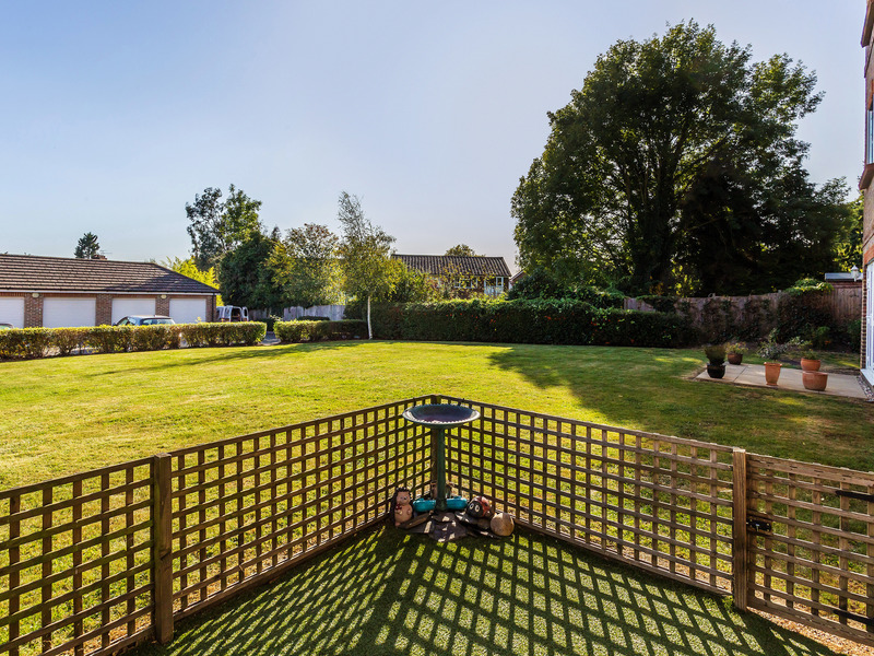 1 bed Apartment For Sale in Redhill, Surrey - 3