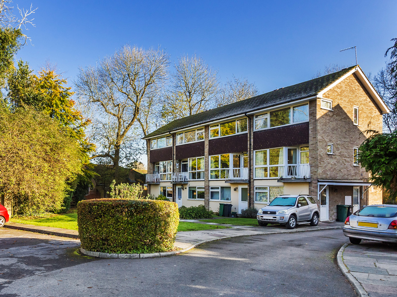 2 bed Apartment For Sale in Redhill, Surrey - 2