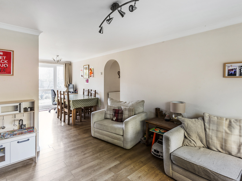 2 bed Apartment For Sale in Redhill, Surrey - 3