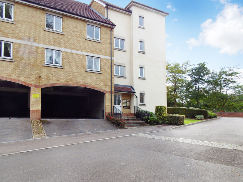 2 bed Apartment For Sale in Redhill, Surrey
