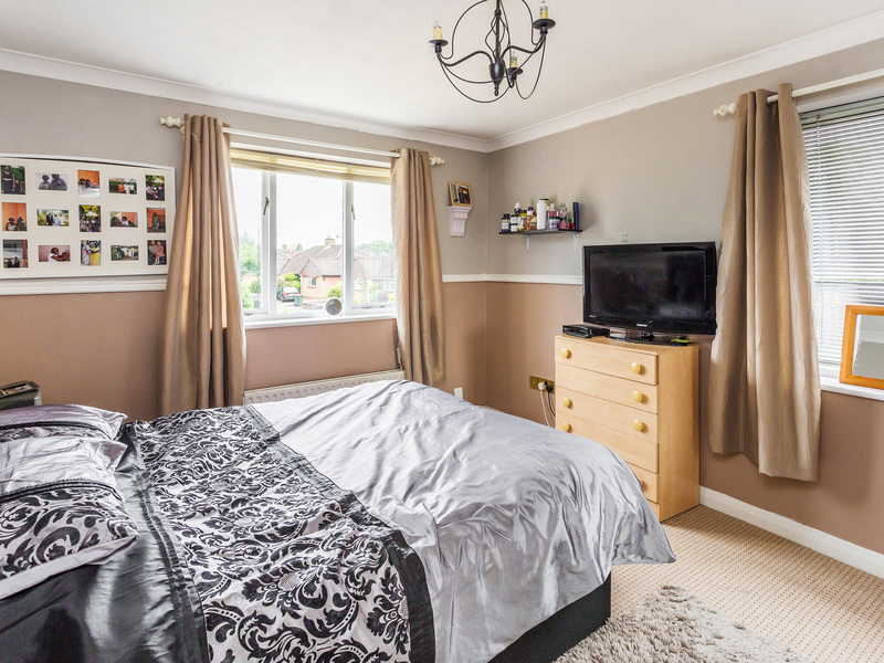 2 bed Apartment For Sale in Crawley, West Sussex - 3