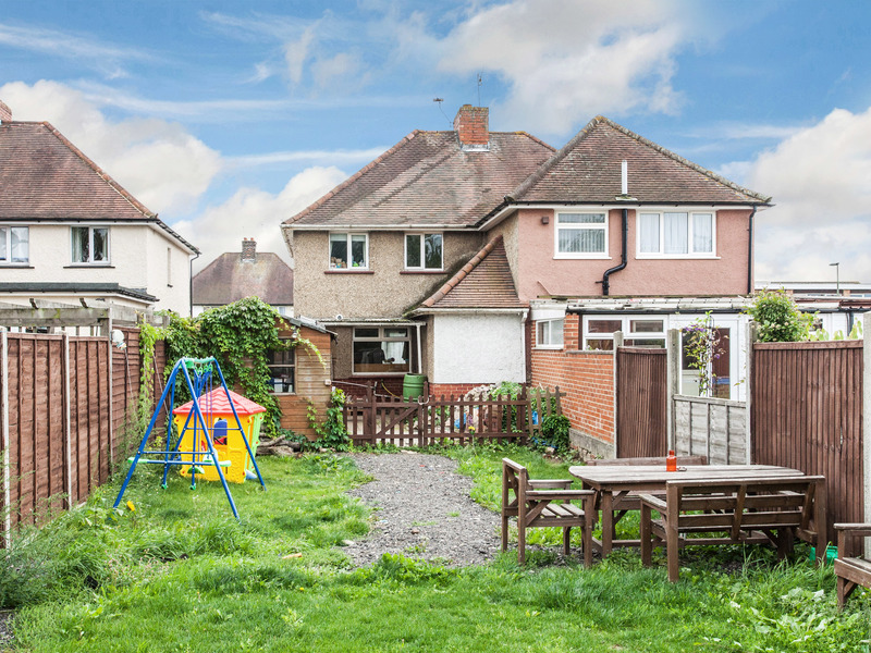 3 bed House - Semi For Sale in Horley, Surrey