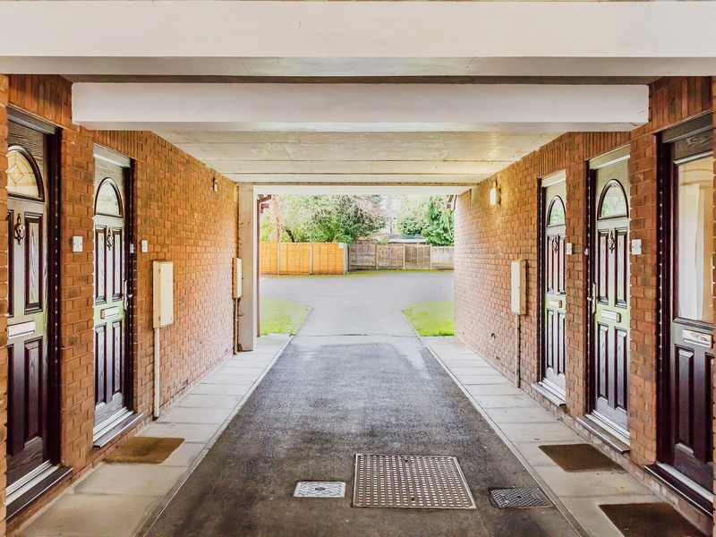 1 bed Apartment For Sale in Redhill, Surrey - 2