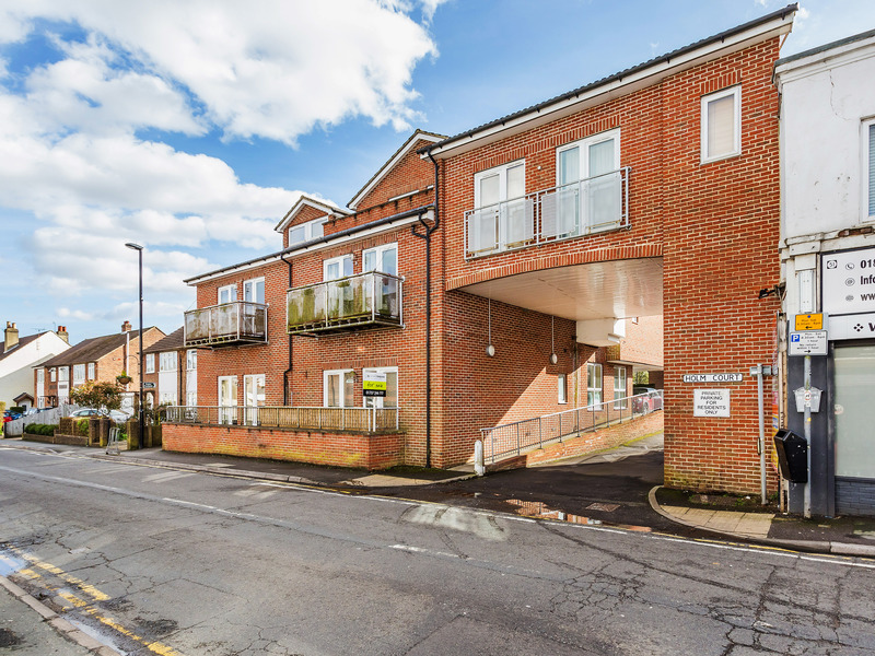 1 bed Apartment For Sale in Caterham, Surrey - 2