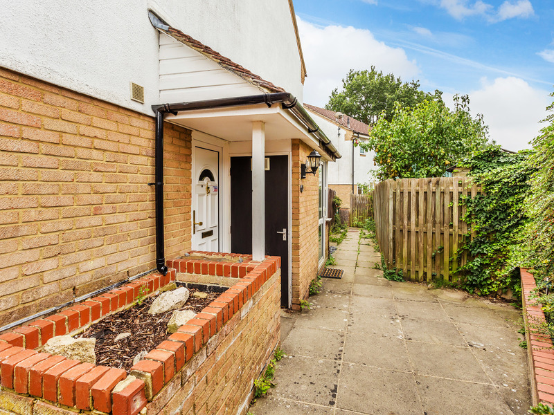 1 bed House - End Terrace For Sale in Crawley, West Sussex - 3