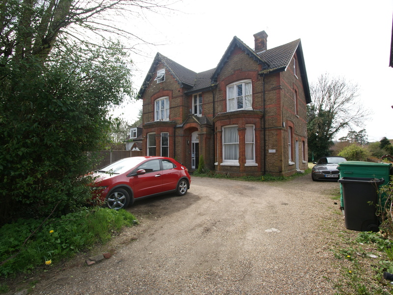 1 Bed Apartment For Sale in Redhill