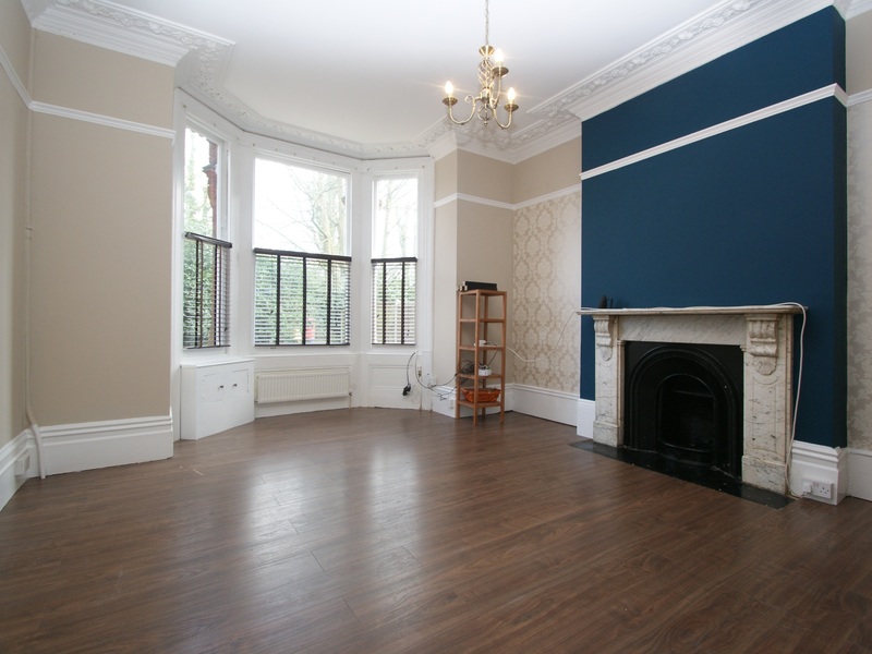 1 bed Apartment For Sale in Redhill, Surrey - 2
