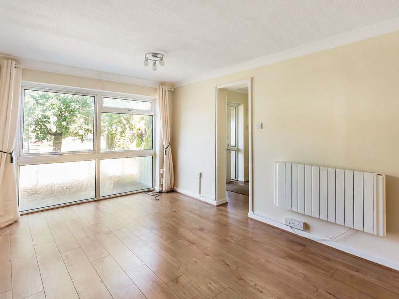 2 bed Apartment For Sale in Crawley, West Sussex - 3