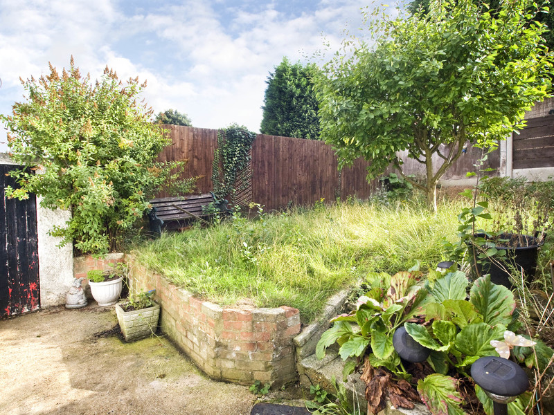3 bed House - Semi For Sale in Caterham, Surrey - 3