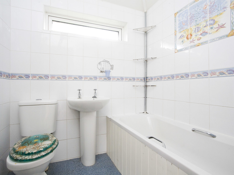 3 bed House - Semi For Sale in Caterham, Surrey - 2