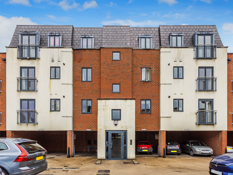 1 Bed Apartment For Sale in Horsham