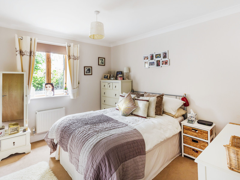 1 bed Apartment For Sale in Horsham, West Sussex - 3