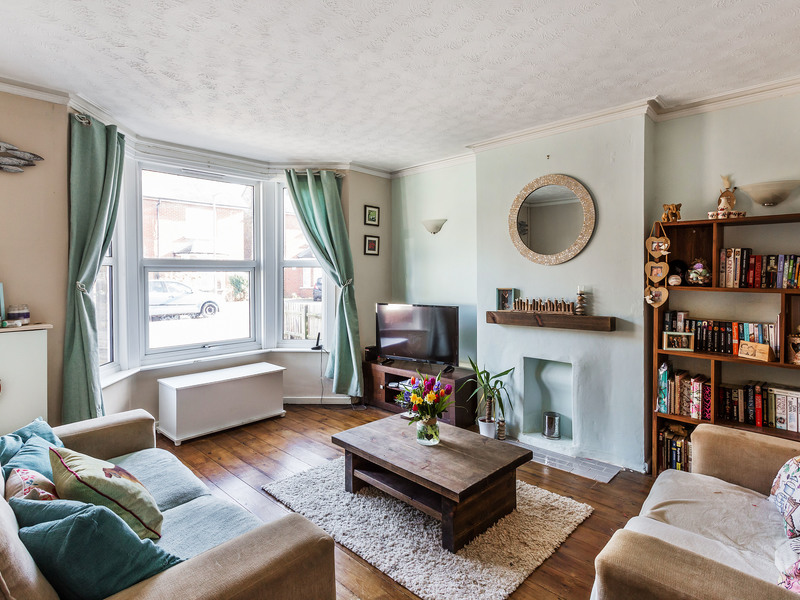 1 bed Apartment For Sale in Horley, Surrey - 3