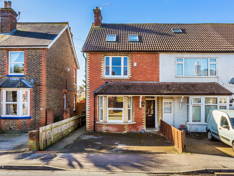1 bed Apartment For Sale in Horley, Surrey
