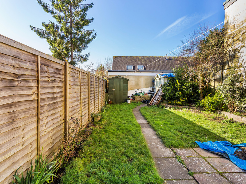 1 bed Apartment For Sale in Horley, Surrey - 2