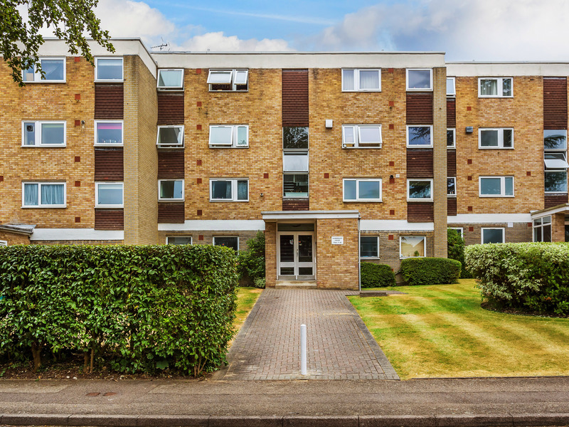 1 bed Apartment For Sale in Sutton, Surrey - 2