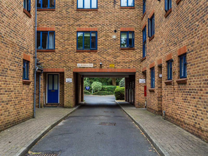 1 bed Apartment For Sale in Sutton, Surrey - 2