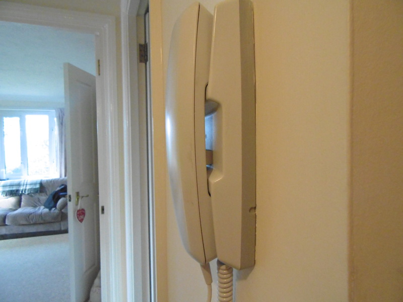 1 bed Apartment For Sale in Redhill, Surrey - 2