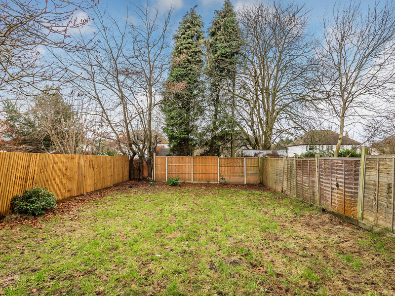 1 bed Apartment For Sale in Warlingham, Surrey - 2