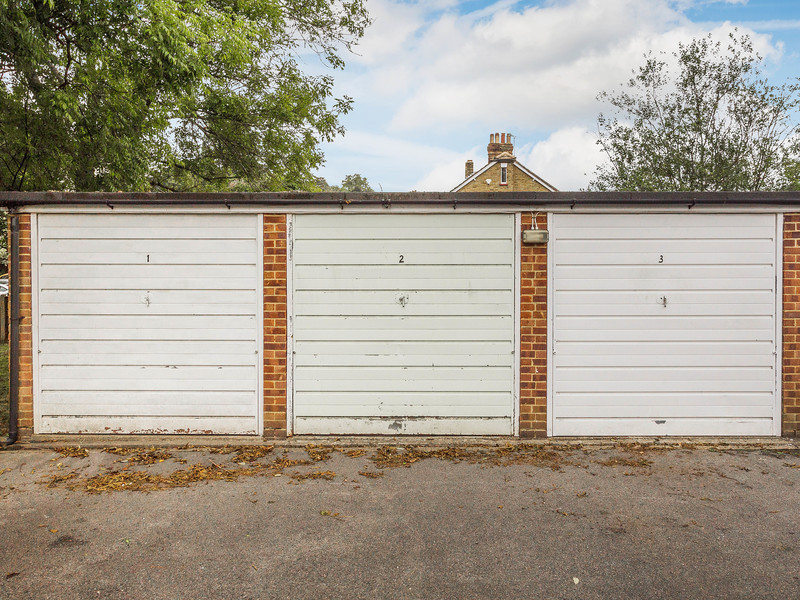 2 bed Apartment For Sale in Redhill, Surrey - 2