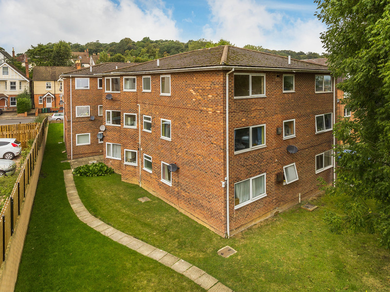 2 bed Apartment For Sale in Redhill, Surrey