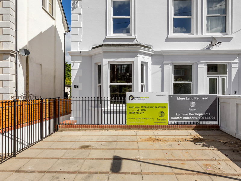 1 bed Apartment For Sale in Redhill, Surrey